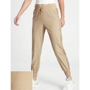 Athleta Brooklyn Textured Jogger window pane tan